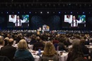 El obispo Kenneth H. Carter pronuncia el sermón durante el servicio de adoración inaugural de la Conferencia General Extraordinaria Metodista Unida del 2019 en St. Louis