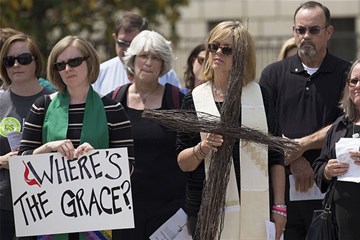 United Methodists and other Christians gather at the Tennessee State Capitol in Nashville to ask leaders to reconsider a new law allowing the state to execute death row inmates using the electric chair. About 50 people joined in the protest. Photo by Mike DuBose, United Methodist Communications.