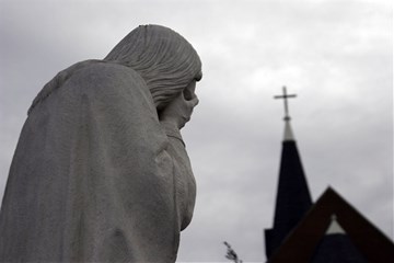 Une statue de "Jésus qui pleure" se trouve près du site commémoratif d'Oklahoma City où 168 personnes ont péri dans l'attentat terroriste de 1995. Photo par Ronny Perry, UMNS