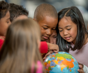 Learning with a globe