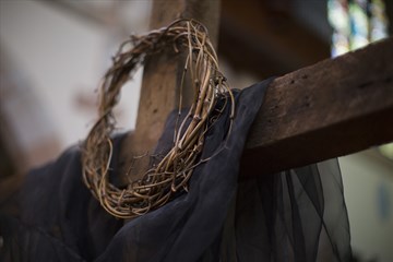 A wreath and draped cross symbolize the crucifixion of Christ during Good Friday service. Photo by Kathleen Barry, United Methodist Communications.