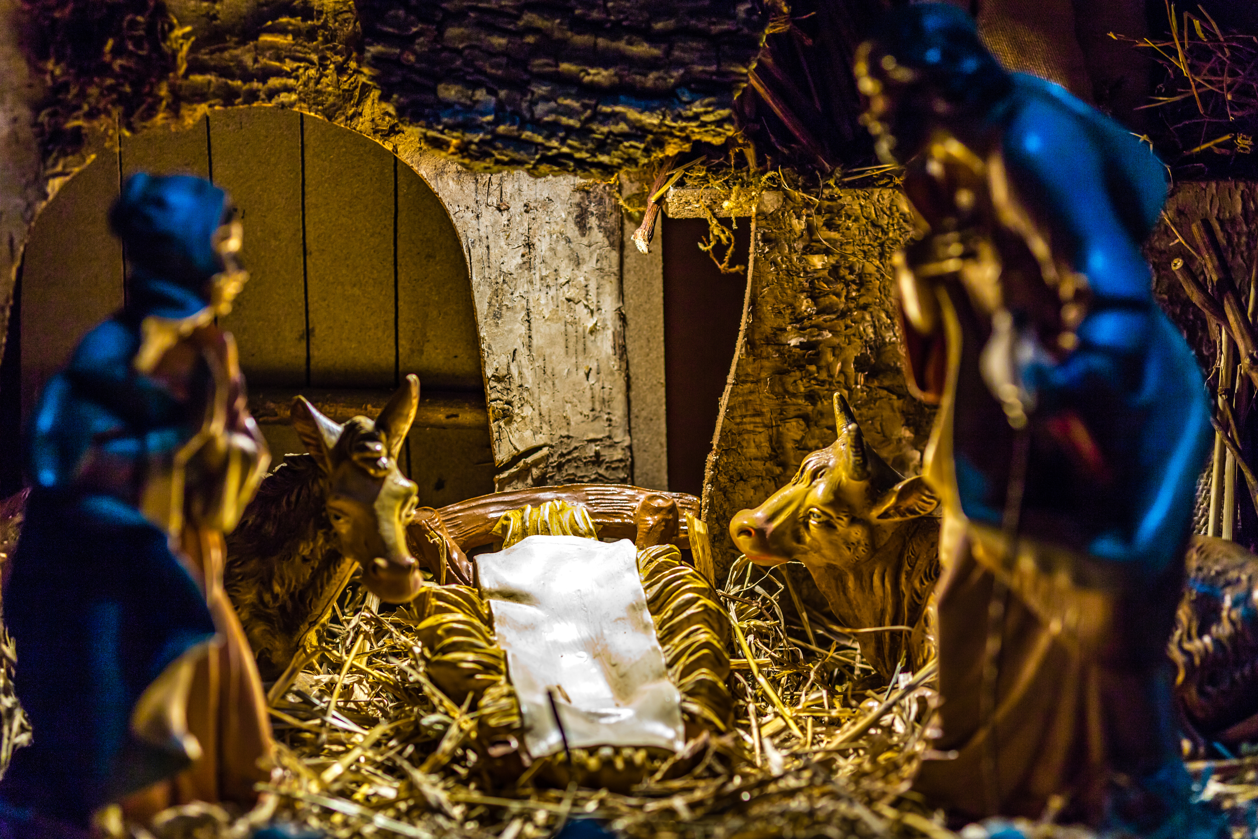 Empty Manger Advent Christmas Waiting