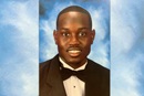 Ahmaud Arbery, um homem de 25 anos de Brunswick, Geórgia, foi baleado e morto em 23 de fevereiro, mas foi somente após o lançamento de um vídeo do incidente em 5 de maio, que Gregory McMichael e seu filho, Travis McMichael, foram acusados do assassinato. Foto de família, cortesia do Twitter.