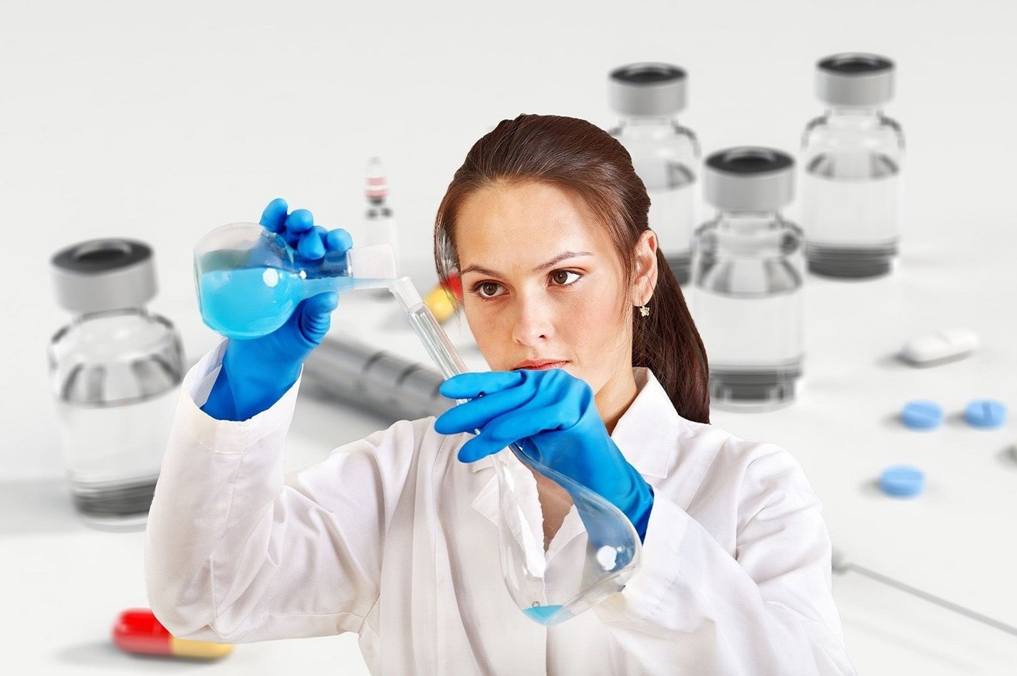 Dieu de la connaissance et de la sagesse, nous vous demandons de rester avec tous les scientifiques qui travaillent quotidiennement pour développer un vaccin efficace et sûr pour lutter contre ce virus. Image par Gerd Altman de Pixabay.