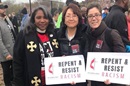 La Charte de la justice raciale des femmes méthodistes unies a plaidé pour l’égalité raciale pendant plus de 40 ans. Sur la photo (de gauche à droite): Dionne P. Boissier, Sung-ok Lee, Emily Jones, lors d’un événement en 2018. Photo gracieuseté de United Methodist Women.