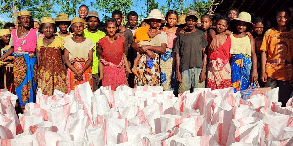 Survivors of Cyclone Freddy in Andranomavo, Madagascar, receive food aid from the UMC in Madagascar with a grant from UMCOR. (Photo: Justin Rakotoarimanana)