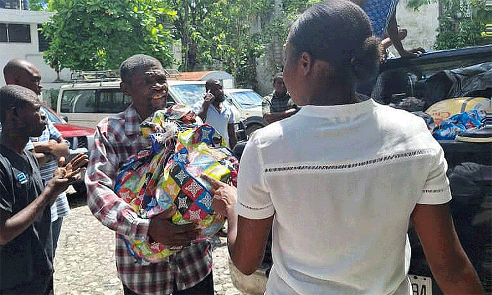 Methodists in Haiti distribute food aid through their parish circuits to help with shortages during the current crisis. (Photo: Courtesy of EMH, MCCA-Haiti)