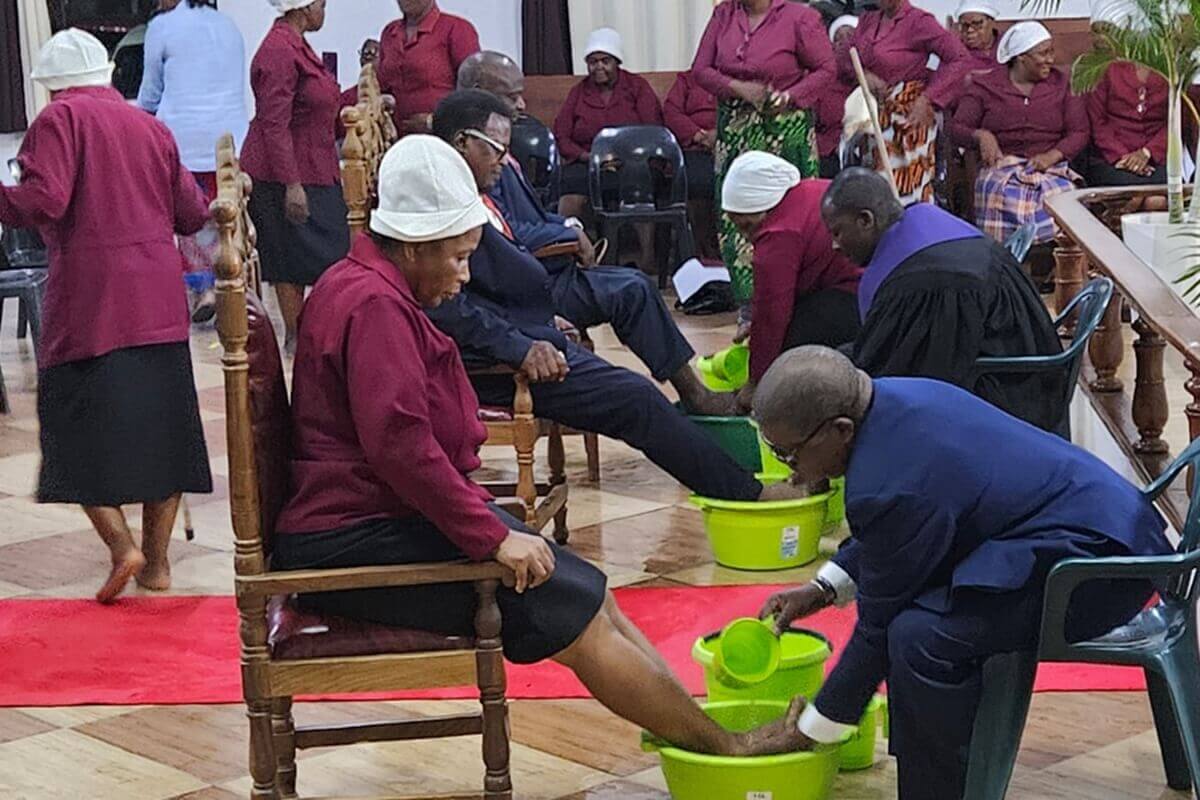 The Rev. Francisco Rungo and two church elders wash the feed of hundreds of church members at Bispo Escrivão Zunguze UMC during the Maundy Thursday worship service. This is a reminder of Jesus washing the feet of the disciples and saying, “love one another.”