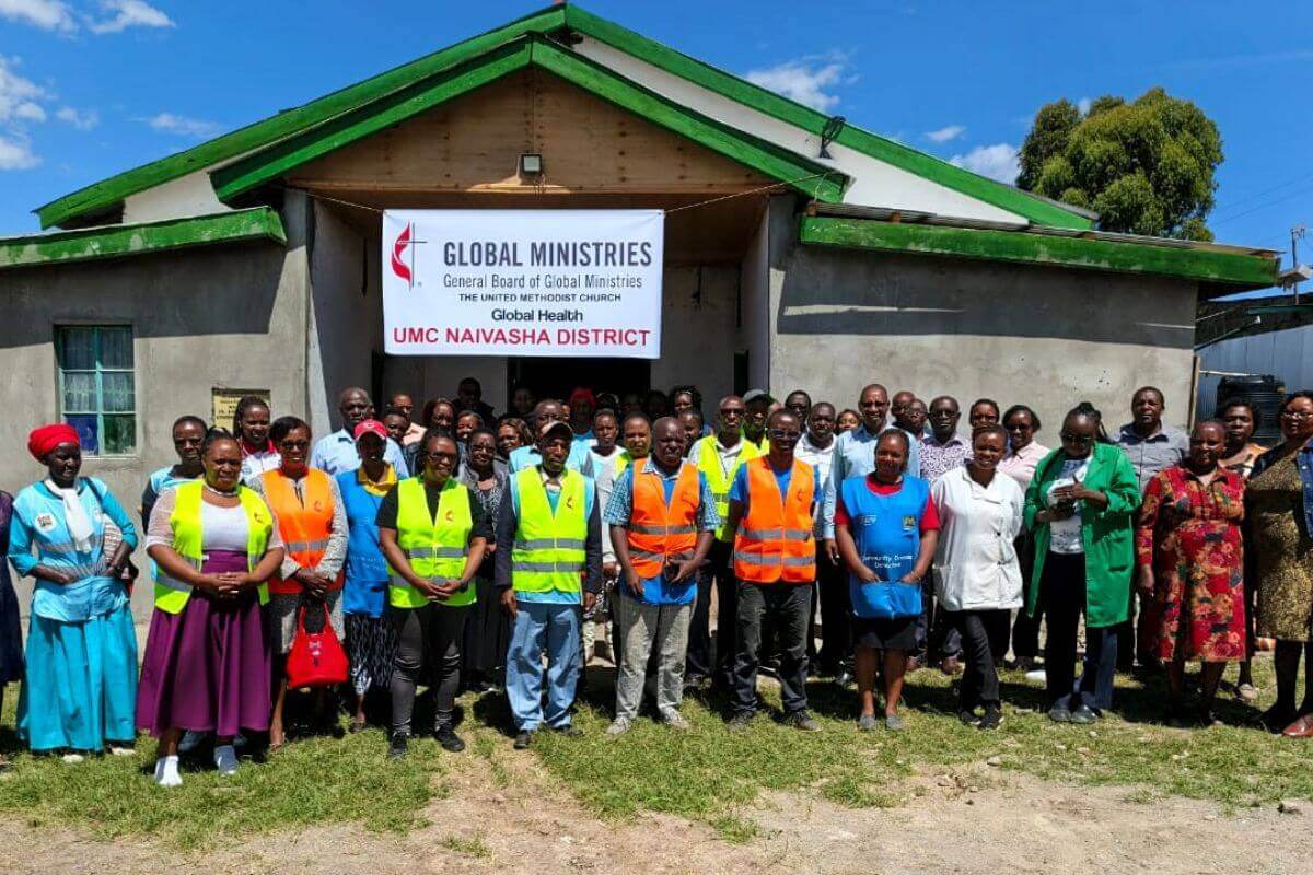 The UMC in Kenya hosts a Community Meeting in the Naivasha District to address HIV and AIDS concerns and support for People Living with AIDS in the community. Photo courtesy of Paul Matheri.