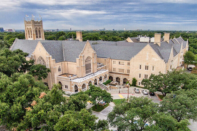 La Conférence Horizon Texas a intenté une action civile contre l’Église Méthodiste Unie de Highland Park, arguant que cette méga-église de Dallas a modifié ses statuts d’une manière qui enfreint les règles de la confession et contourne le contrôle exercé par la congrégation. Photo gracieusement fournie par l’Église Méthodiste Unie de Highland Park via Wikipédia.